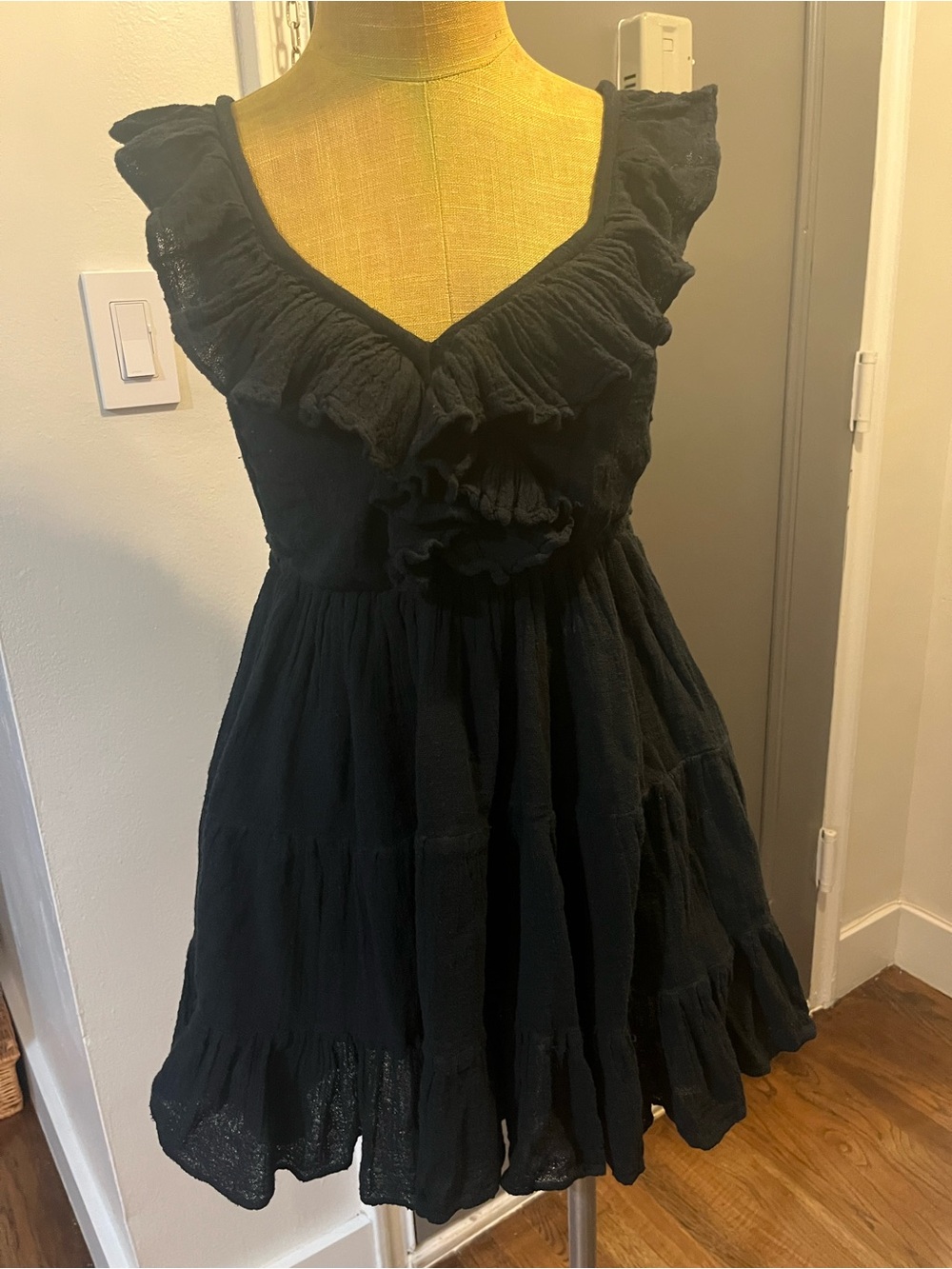 Jen’s Pirate Booty Black Ruffled V-Neck Tiered Women's Dress. Size L.